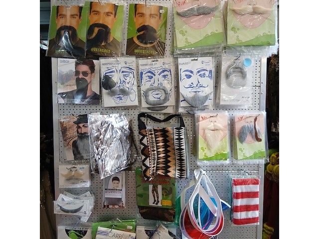 Snorren, baarden, panty's, handschoenen, sjaaltjes, maskers - afbeelding 2 van  8
