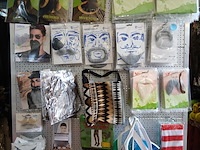 Snorren, baarden, panty's, handschoenen, sjaaltjes, maskers - afbeelding 2 van  8