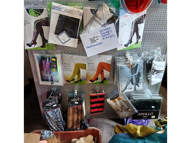 Snorren, baarden, panty's, handschoenen, sjaaltjes, maskers - afbeelding 3 van  8
