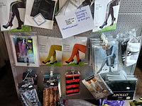 Snorren, baarden, panty's, handschoenen, sjaaltjes, maskers - afbeelding 3 van  8