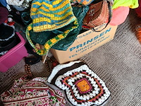 Snorren, baarden, panty's, handschoenen, sjaaltjes, maskers - afbeelding 8 van  8