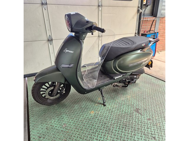Snorscooter, gts, espresso, 2025 - afbeelding 1 van  12