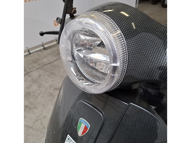 Snorscooter, mi inverno, rome, 2024 - afbeelding 24 van  34