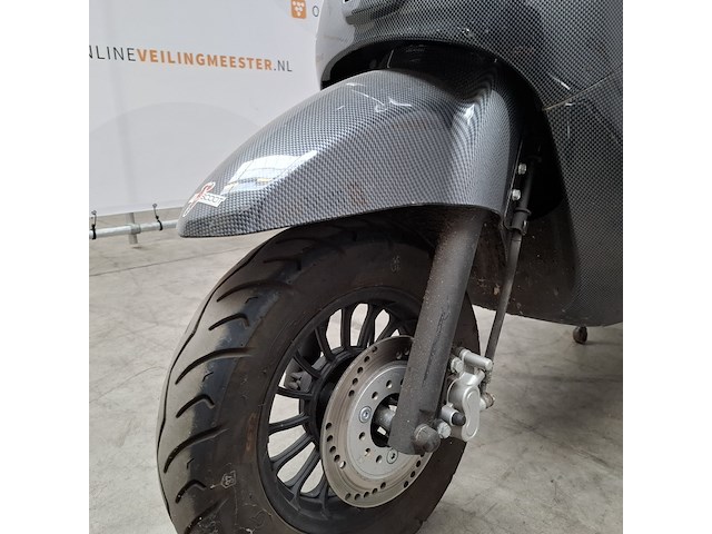 Snorscooter, mi inverno, rome, 2024 - afbeelding 26 van  34