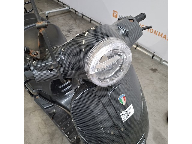 Snorscooter, mi inverno, rome, 2024 - afbeelding 23 van  34