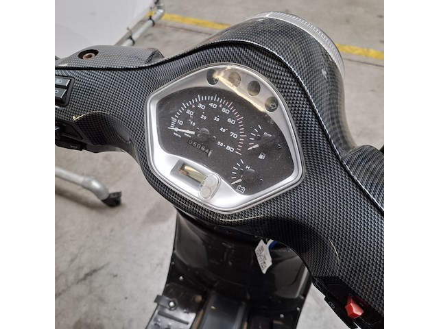 Snorscooter, mi inverno, rome, 2024 - afbeelding 33 van  34