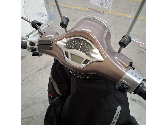 Snorscooter, vespa, primavera , 2017 - afbeelding 32 van  32