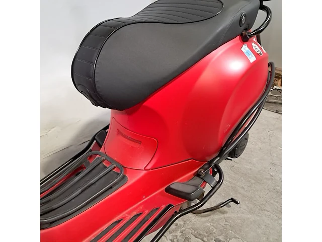 Snorscooter, vespa, primavera, 2019 - afbeelding 14 van  22