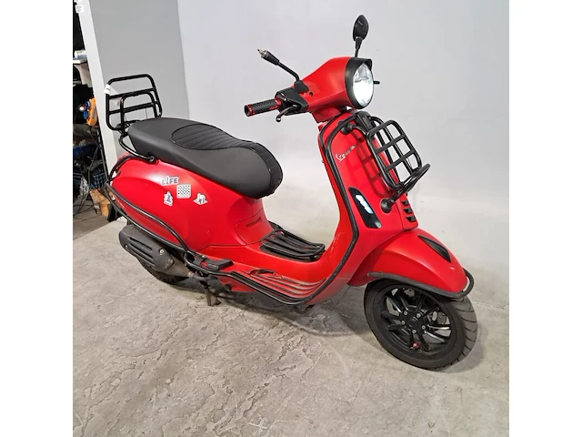 Snorscooter, vespa, primavera, 2019 - afbeelding 16 van  22