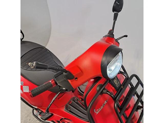 Snorscooter, vespa, primavera, 2019 - afbeelding 19 van  22