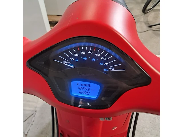 Snorscooter, vespa, primavera, 2019 - afbeelding 21 van  22