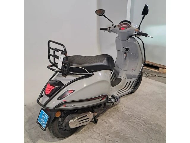 Snorscooter, vespa, sprint 50, 2020 - afbeelding 12 van  19