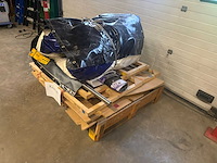 Snowglobe opblaasbaar met houten onderstel - afbeelding 3 van  5