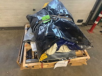 Snowglobe opblaasbaar met houten onderstel - afbeelding 4 van  5