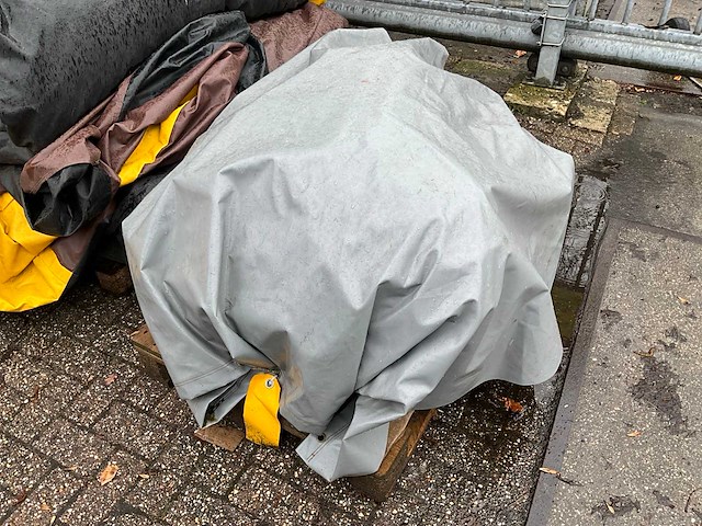 Snowglobe rood - 3.2m - afbeelding 1 van  3