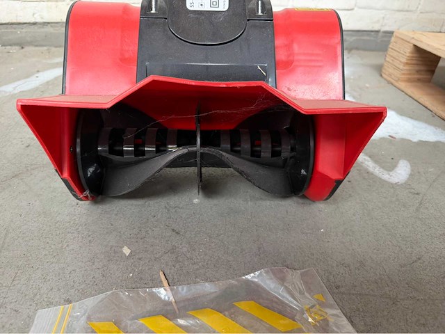 Snowline ss-1300 elektrische sneeuwschuiver 1300w incl. handleiding - afbeelding 2 van  4