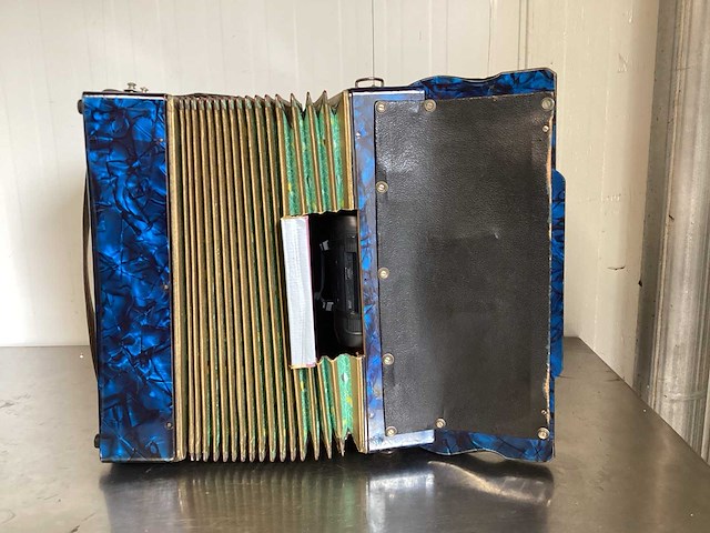 Soberano accordeon met jbl box - afbeelding 5 van  8