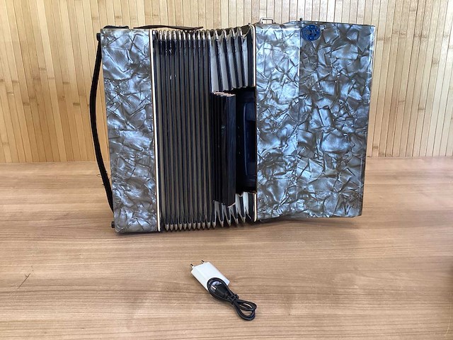 Soberano accordeon met jbl box - afbeelding 5 van  7