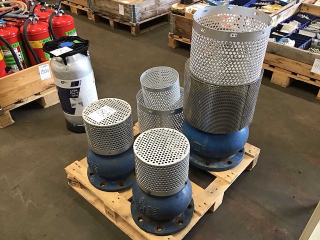 Socla pallet diverse gietijzeren keerkleppen - afbeelding 1 van  5