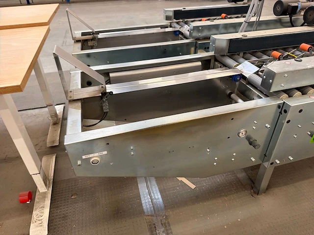 Soco system - 2015 - t-55 - dozensluitmachine met rollerbaan - afbeelding 3 van  7