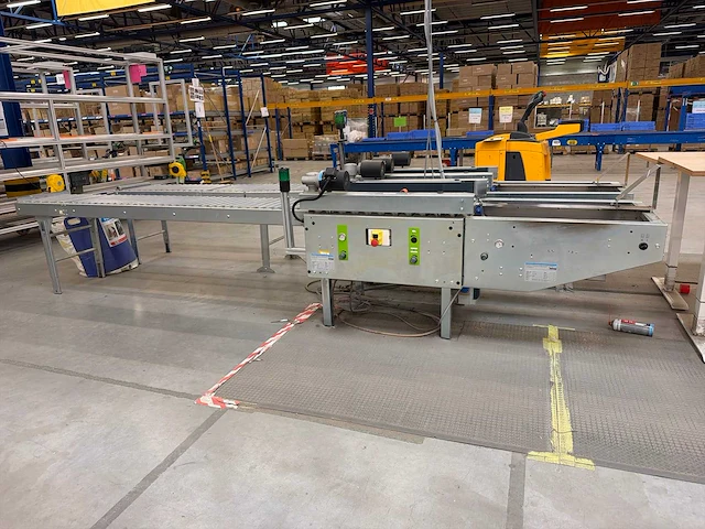 Soco system - 2020 - t-55 - dozensluitmachine met rollerbaan - afbeelding 1 van  5