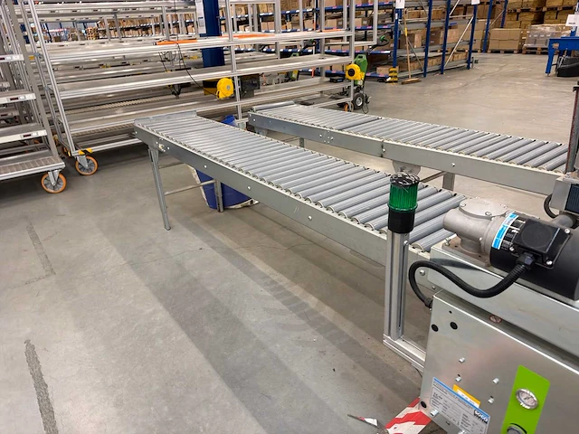 Soco system - 2020 - t-55 - dozensluitmachine met rollerbaan - afbeelding 4 van  5