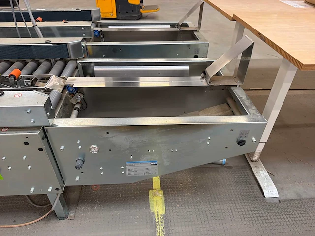 Soco system - 2020 - t-55 - dozensluitmachine met rollerbaan - afbeelding 3 van  5