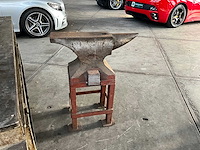 Södderfors - massief smeedijzeren aambeeld op statief met hoorn en hardy-hol 70x18x85cm