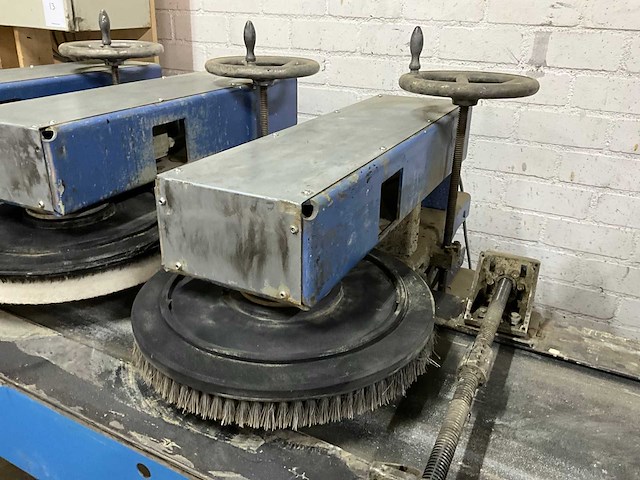 Soest vp-2-400 uitpoets en borstelmachine (c) - afbeelding 3 van  24