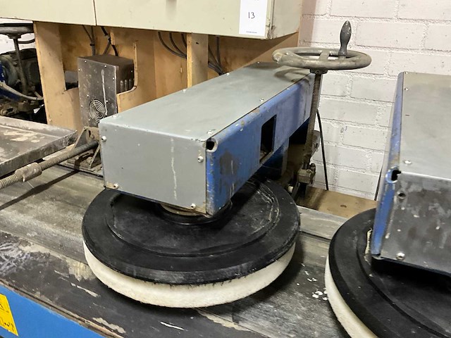 Soest vp-2-400 uitpoets en borstelmachine (c) - afbeelding 5 van  24