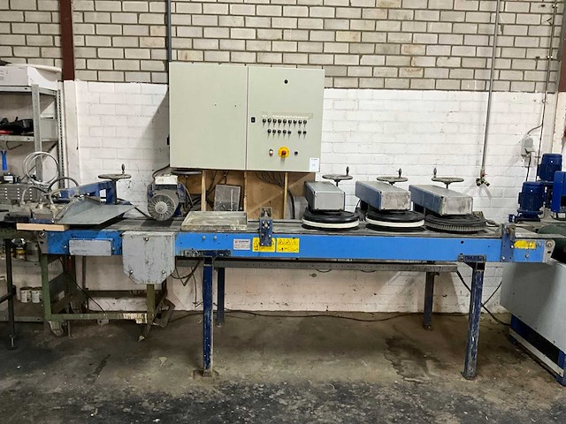 Soest vp-2-400 uitpoets en borstelmachine (c) - afbeelding 24 van  24