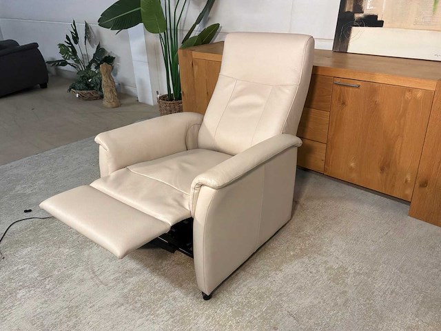 Sofie electrische sta-op fauteuil - afbeelding 3 van  15