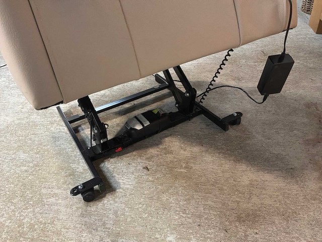 Sofie electrische sta-op fauteuil - afbeelding 7 van  15