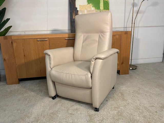 Sofie electrische sta-op fauteuil - afbeelding 1 van  15