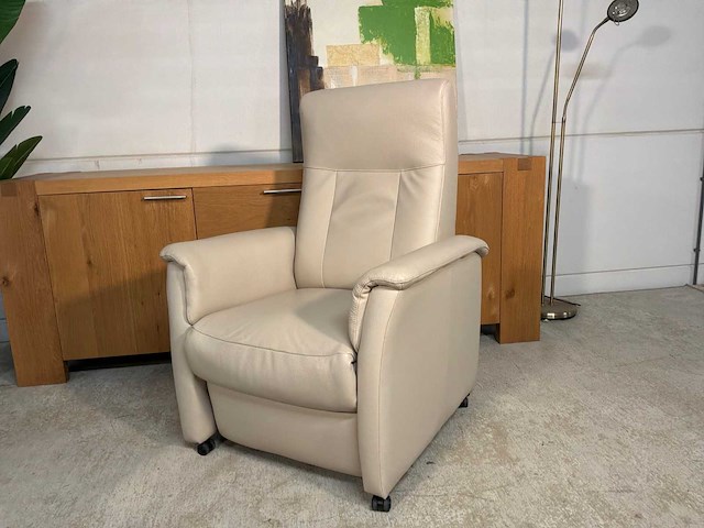 Sofie electrische sta-op fauteuil - afbeelding 8 van  15