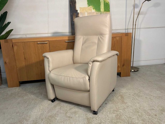 Sofie electrische sta-op fauteuil - afbeelding 9 van  15