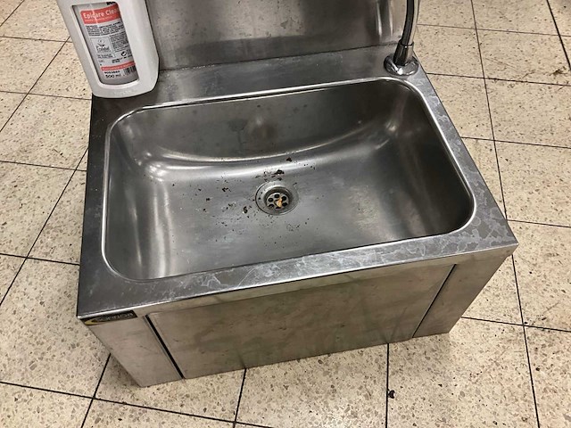 Sofinor rvs spoelbak met kniebediening - afbeelding 3 van  7