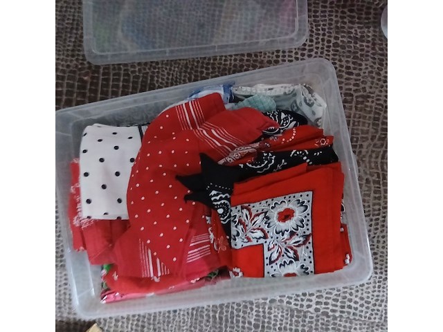 Sokken, handschoenen, neuzen, pruiken etc. - afbeelding 8 van  64