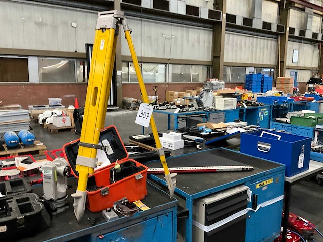 Sokkisha ts20a theodoliet + statief + meetstok - afbeelding 1 van  13