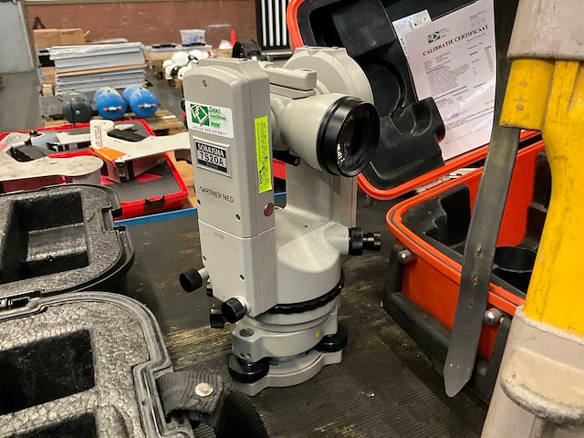 Sokkisha ts20a theodoliet + statief + meetstok - afbeelding 8 van  13