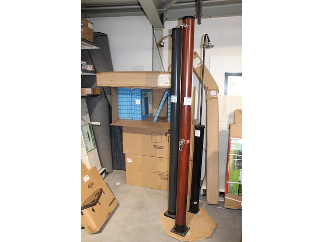 Solardouche showroommodel. hoogte ca. 212 cm. houtlook 18 liter. douchekop ontbreekt - afbeelding 2 van  4