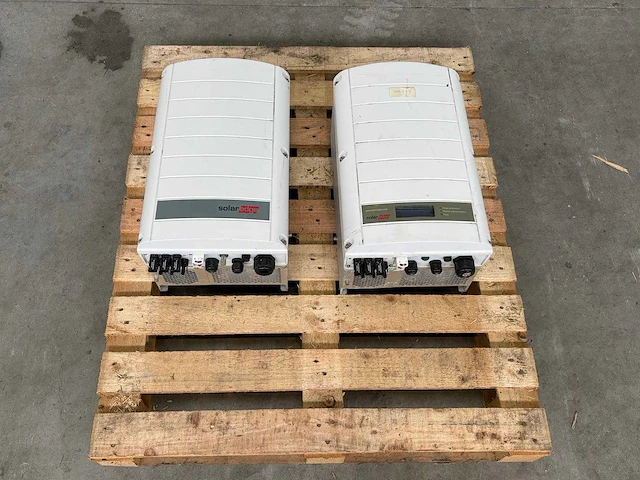 Solaredge - gebruikte 33.3 kw omvormer (2x) - afbeelding 1 van  4