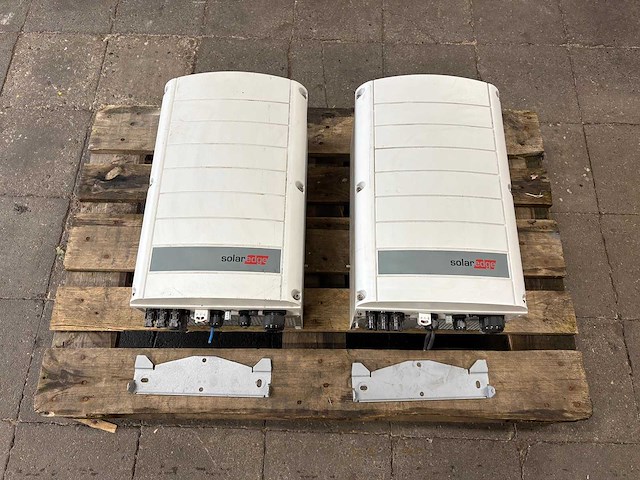 Solaredge - se27.6k - gebruikte omvormer t.b.v. zonnepanelen (2x) - afbeelding 1 van  3