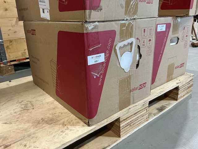 Solaredge se25k omvormer - afbeelding 1 van  2