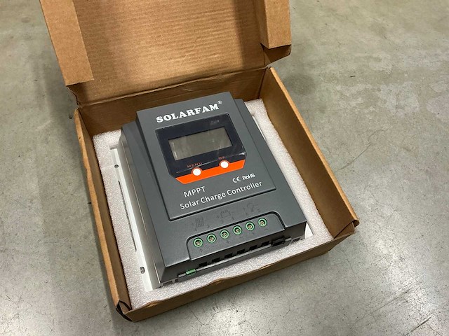 Solarfam sx 3055 zonnepaneel regelaar - afbeelding 1 van  4