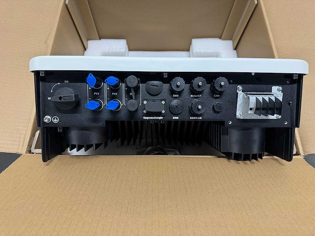 Solax - hybride 3.0k omvormer t.b.v. zonnepanelen - afbeelding 4 van  5