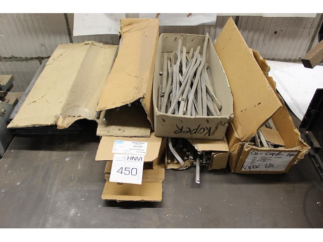 Soldeertin in diverse uitvoeringen in 5 dozen. - afbeelding 1 van  2