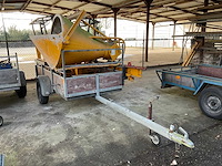 Solide aanhangwagen compeet met aannemersmaterialen - afbeelding 2 van  5