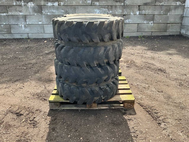 Solideal 8.25 r20 band, wiel en velg - afbeelding 7 van  12