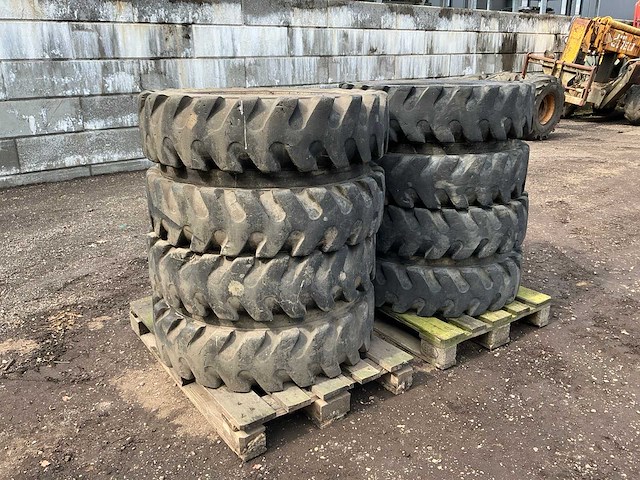Solideal 8.25 r20 band, wiel en velg - afbeelding 1 van  12